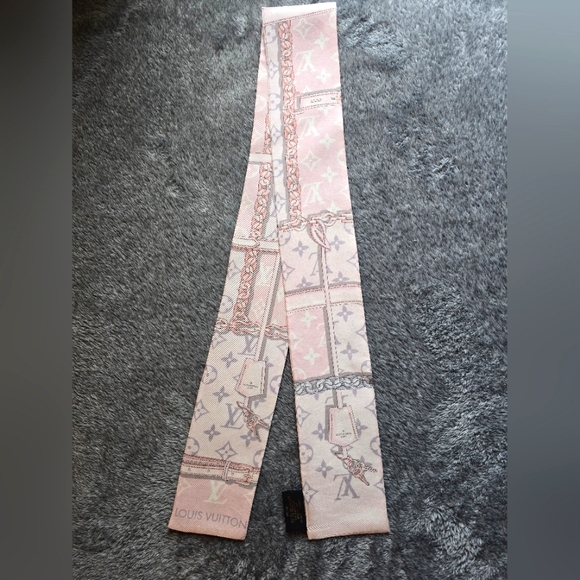 Louis Vuitton (LV) Bandeau - Picture 2 of 10